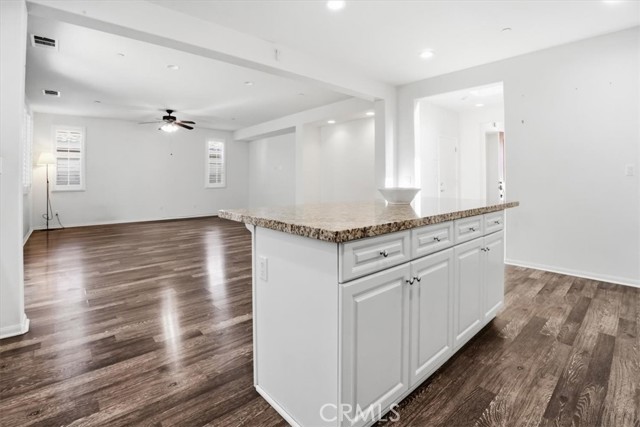 Detail Gallery Image 12 of 44 For 7165 Mystic Cloud, Corona,  CA 92880 - 3 Beds | 2/1 Baths