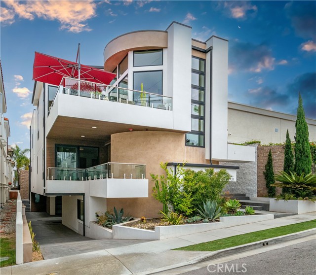 719 1st Place, Hermosa Beach CA: https://media.crmls.org/medias/4179f9ae-5384-406a-bd82-a6efea6d252a.jpg