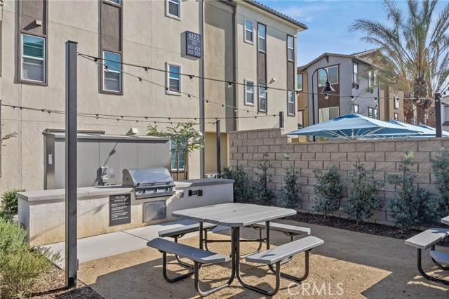 Detail Gallery Image 31 of 36 For 6137 Valentina Way #201,  Corona,  CA 92880 - 3 Beds | 2 Baths