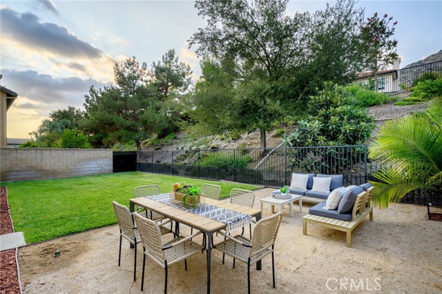 27 Silver Forest Court, Azusa CA: https://media.crmls.org/medias/417ada56-44eb-4e6d-a0f4-677cb27dfb0a.jpg