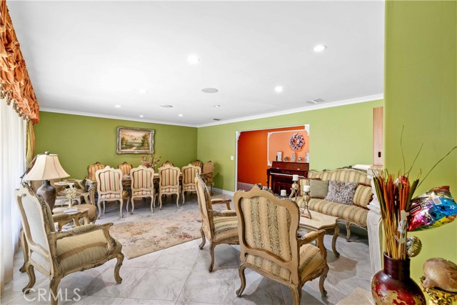 Detail Gallery Image 13 of 38 For 2741 E Glenoaks Bld, Glendale,  CA 91206 - 3 Beds | 2 Baths