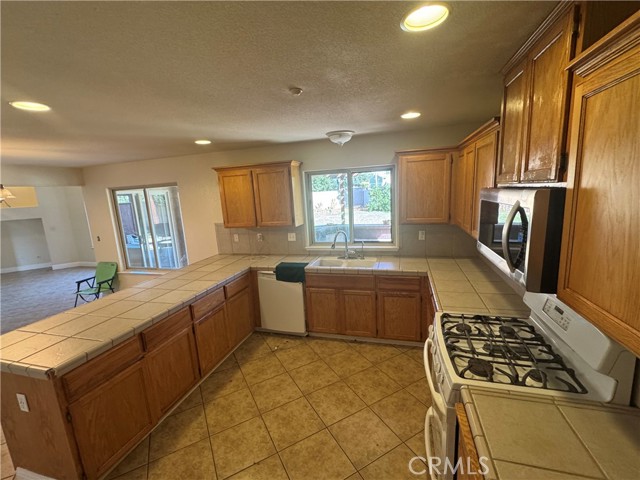 218 Brighton Avenue, King City CA: https://media.crmls.org/medias/417c089d-8a9b-42ff-bee3-7b2ec74d8c1f.jpg