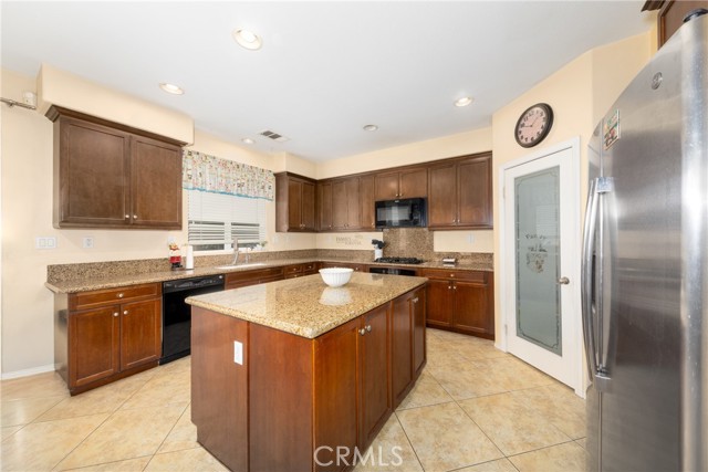 Detail Gallery Image 14 of 40 For 29963 Fox Creek Dr, Menifee,  CA 92586 - 5 Beds | 3 Baths