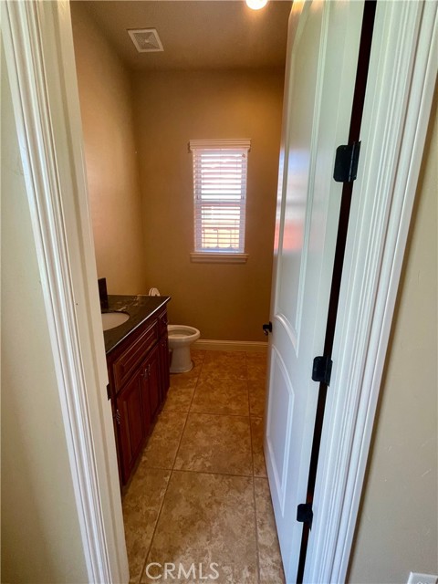 16052 W Middleton Avenue, Kerman CA: https://media.crmls.org/medias/417cab26-2cb2-4c5b-8347-1f796744a72e.jpg