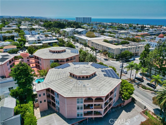 2025 4th Street, Santa Monica CA: https://media.crmls.org/medias/417cb588-62be-4137-bd4f-5cad019ebf67.jpg