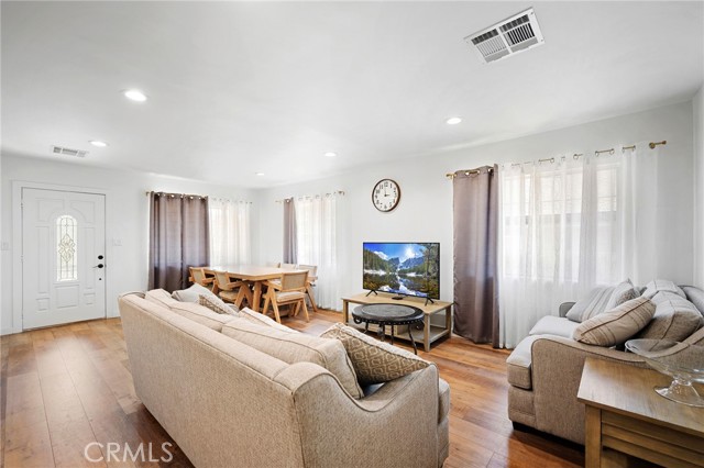 Detail Gallery Image 9 of 34 For 7577 Valaho Dr, Tujunga,  CA 91042 - 3 Beds | 3 Baths