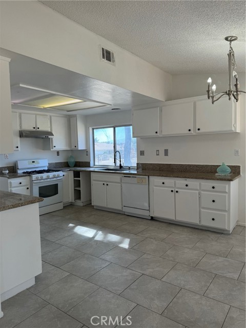 Detail Gallery Image 22 of 27 For 39457 Frontier Circus St, Palmdale,  CA 93591 - 3 Beds | 2 Baths