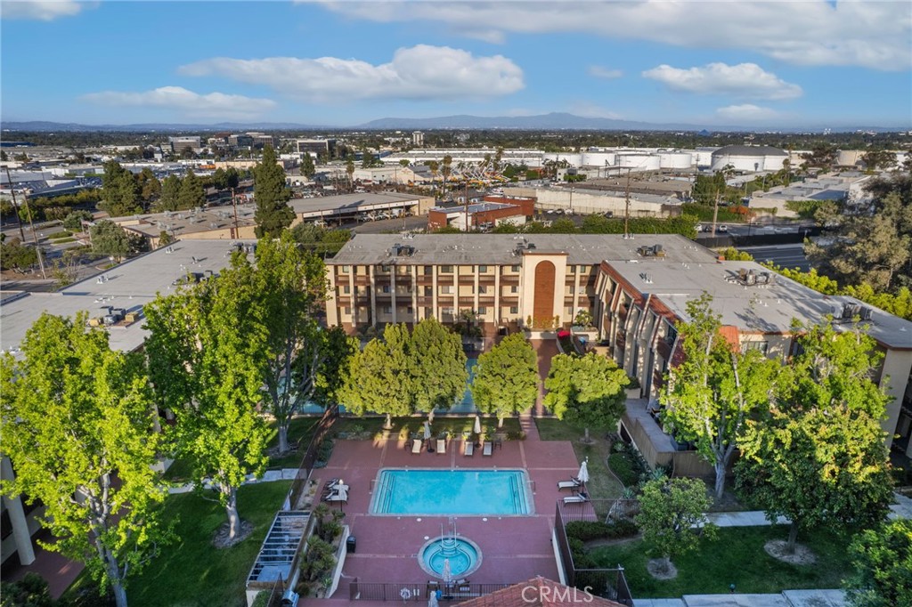 https://media.crmls.org/medias/417d3d8a-ddde-4807-bed6-ec4369aabfd3.jpg?preset=X-Large