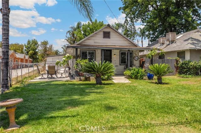 1003 Stevenson Street, Colton CA: https://media.crmls.org/medias/417d5486-e1ef-4036-8e53-3a68b6d217bf.jpg