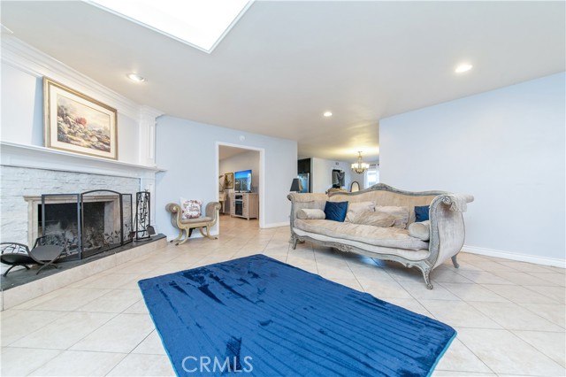 Detail Gallery Image 2 of 26 For 127 W Cliffwood Ave, Anaheim,  CA 92802 - 3 Beds | 2/1 Baths