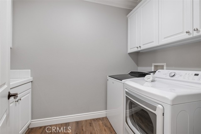 20 Townsend, Irvine CA: https://media.crmls.org/medias/417e578c-0393-4399-8a05-463aaa04c123.jpg
