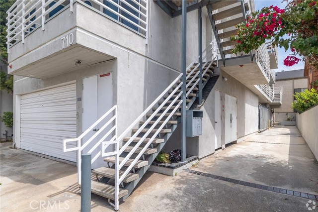 726 5th Street, Hermosa Beach, California 90254, ,Residential Income,For Sale,5th,SB25112791