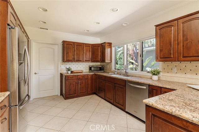 4935 Calvin Avenue, Tarzana CA: https://media.crmls.org/medias/417eddc8-eb62-4982-aac5-60d92b9ecfcc.jpg