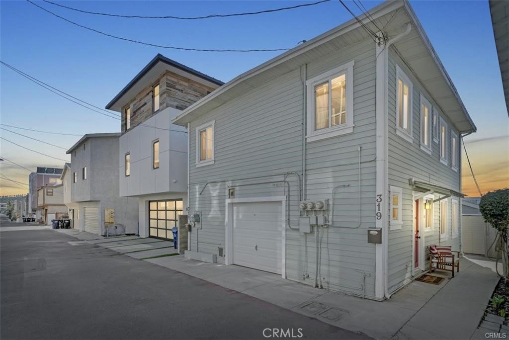 319 Bayview Dr Hermosa Beach, California This sweet property oozes vintage storybook charm. North side of a 1920's charming duplex with modern touches: 1 bedroom with an ocean view peak, loft space for office or den, 2 bathrooms, granite countertops, hardwood floors, all-in-one-washer/dryer, brick patio with storage shed, and is located just a few short blocks to the beach. Location is key.
