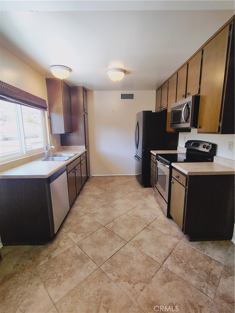 MLS #OC25096563 image #8