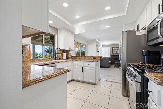 Detail Gallery Image 9 of 38 For 27606 Moonlight Pl, Castaic,  CA 91384 - 3 Beds | 2/1 Baths