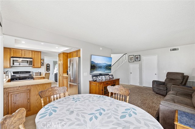 1251 Shakespeare Drive, Riverside CA: https://media.crmls.org/medias/417fd0bc-f3e9-459e-8e55-b2769d0870e6.jpg