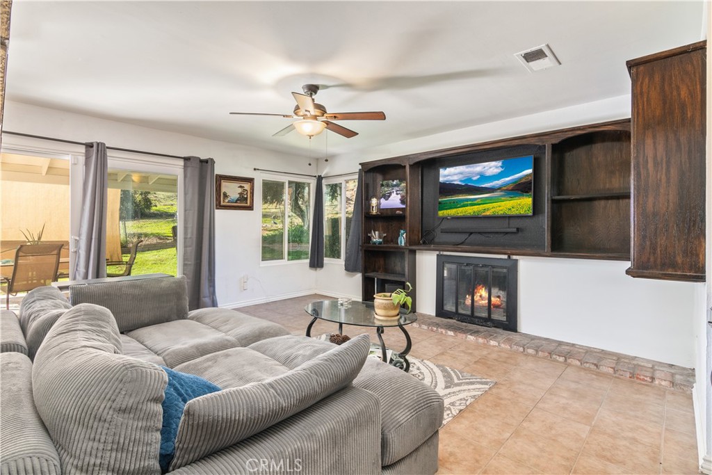 MLS #IV25270557 image #11