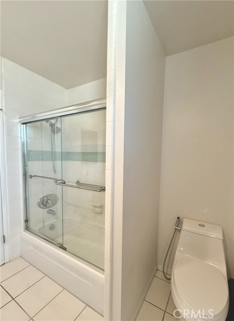 5216 Lindley Avenue, Encino CA: https://media.crmls.org/medias/4180a916-037b-4f34-b7a0-7940fc0e1beb.jpg