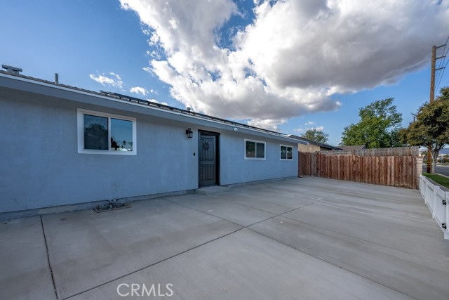 Detail Gallery Image 2 of 24 For 1069 Erringer Rd, Simi Valley,  CA 93065 - 4 Beds | 2 Baths