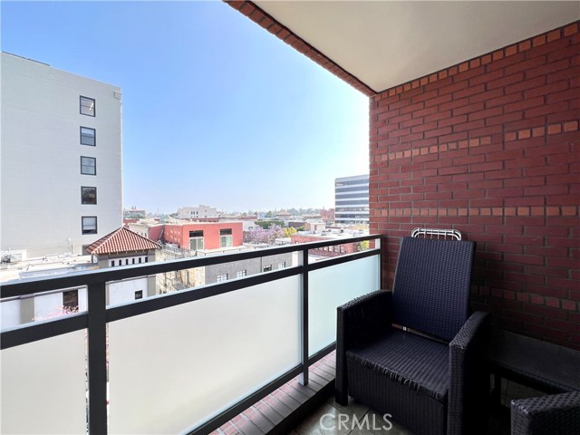 Detail Gallery Image 2 of 32 For 125 N Raymond Ave #404,  Pasadena,  CA 91103 - 2 Beds | 3 Baths