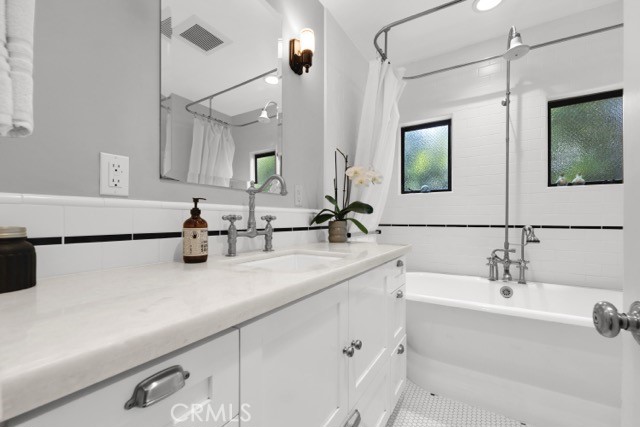 2527 Canyon Drive, Los Angeles CA: https://media.crmls.org/medias/4182b858-ee03-4a6c-8a57-e1df200c6e29.jpg