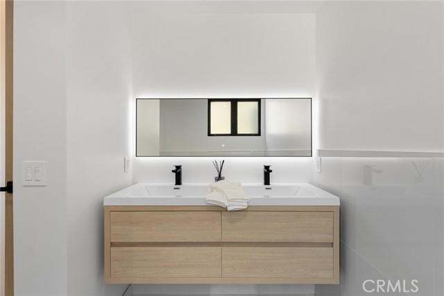 5134 Medina Road, Woodland Hills CA: https://media.crmls.org/medias/4183de68-2fe5-4aac-9b81-68b24dea8a6b.jpg