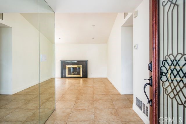 Detail Gallery Image 5 of 37 For 20546 Miranda Pl, Woodland Hills,  CA 91367 - 3 Beds | 2 Baths