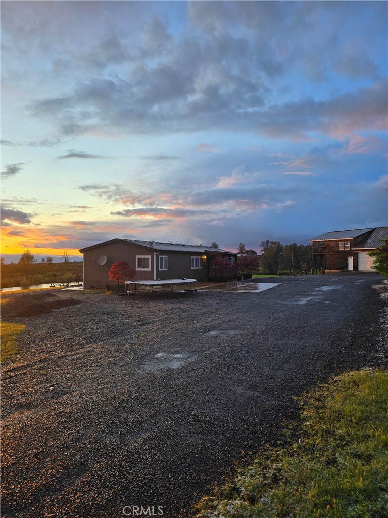 https://media.crmls.org/medias/4183fd07-89a4-493c-9b39-e083401b34c7.jpg?preset=X-Large