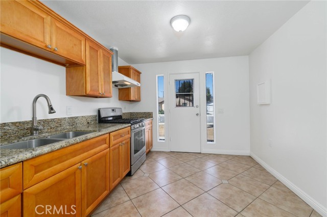 947 Claire Place, Pomona CA: https://media.crmls.org/medias/418454c9-ef29-46a2-8f8b-88da405ded82.jpg