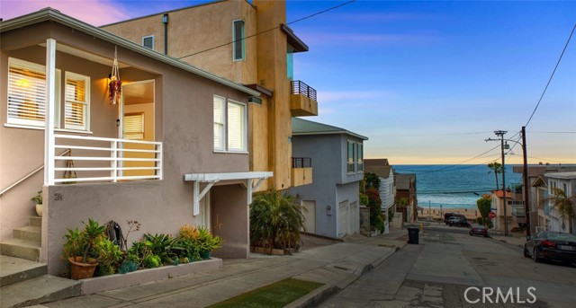 204 38th Street, Manhattan Beach, California 90266, 3 Bedrooms Bedrooms, ,2 BathroomsBathrooms,Residential,Sold,38th,SB22047945
