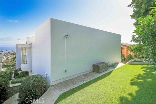 Detail Gallery Image 32 of 33 For 818 Hillcrest Dr, Laguna Beach,  CA 92651 - 4 Beds | 3/1 Baths