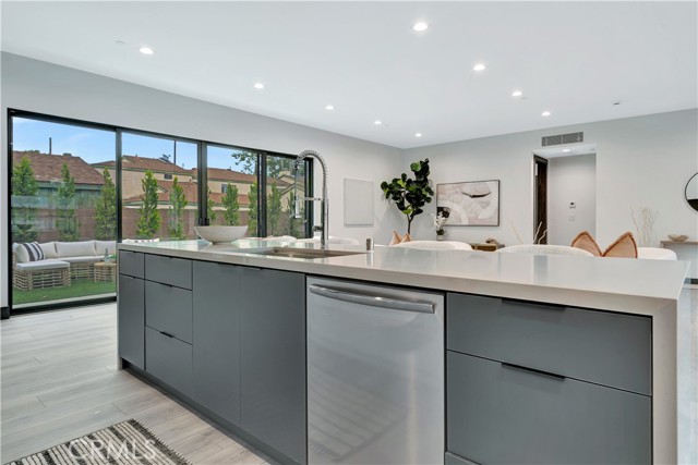 19513 Cantara Street photo 15