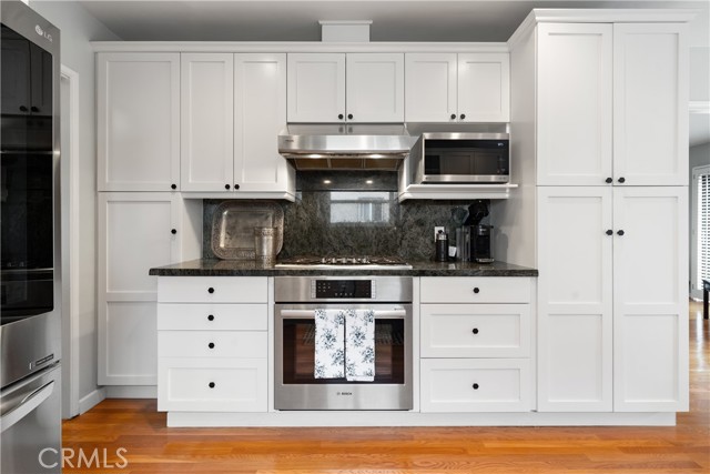 6860 E Roxanne Way, Long Beach CA: https://media.crmls.org/medias/4185a6fe-141b-4bb4-aa8b-f6b6076266c3.jpg