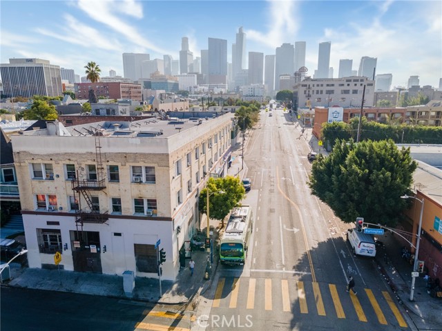 1735 7th Street, Los Angeles CA: https://media.crmls.org/medias/4185aaca-d4b3-40a8-a82e-eb62c27b36b5.jpg