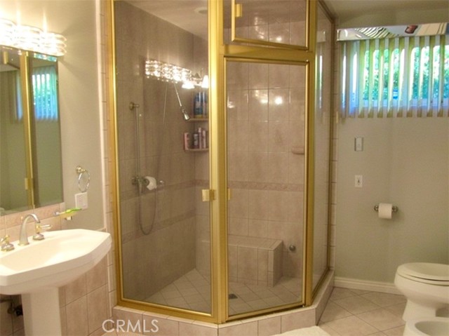 925 Sherlock Dr, Burbank CA: https://media.crmls.org/medias/4186139c-4ac6-4991-adc3-c18b94564b66.jpg