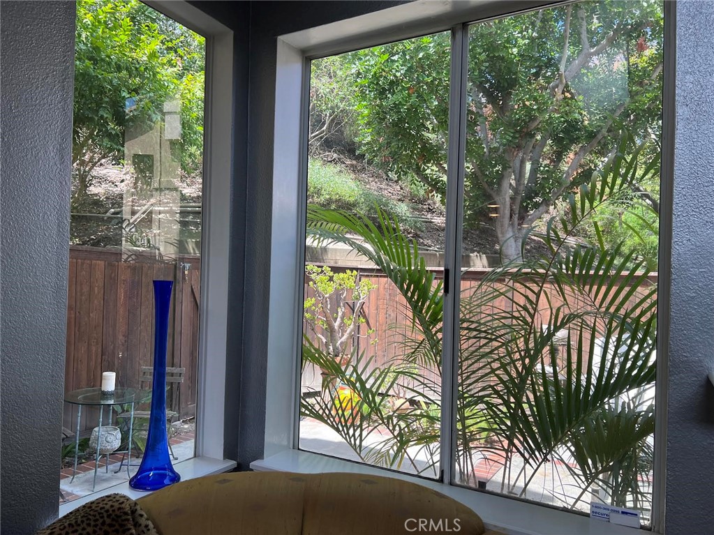 https://media.crmls.org/medias/4186a63c-861e-4207-be9e-58c66f726261.jpg?preset=X-Large