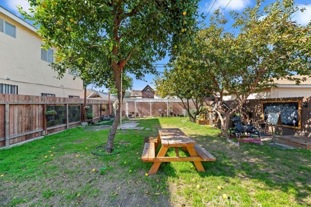 Detail Gallery Image 33 of 37 For 10779 Barlow, Lynwood,  CA 90262 - 2 Beds | 1 Baths