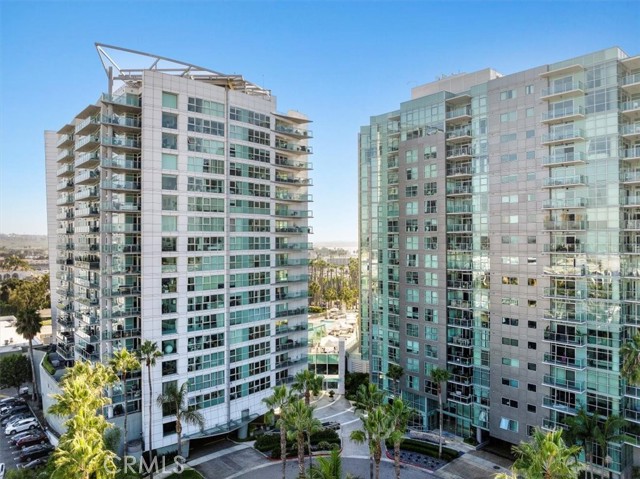 13600 Marina Pointe Dr., Marina del Rey CA: https://media.crmls.org/medias/418757b0-f008-48df-a72a-aea510f97e96.jpg