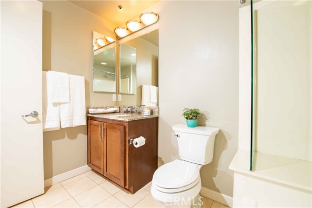 Detail Gallery Image 24 of 64 For 21301 Erwin St #237,  Woodland Hills,  CA 91367 - 2 Beds | 2 Baths