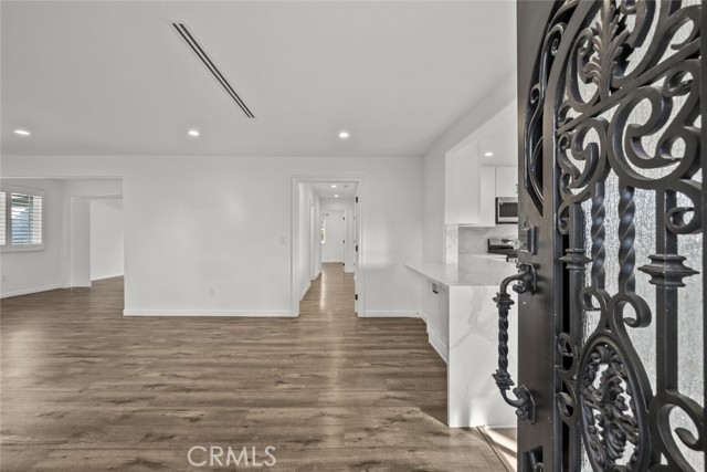 4718 La Crescenta Avenue, La Crescenta CA: https://media.crmls.org/medias/418967ef-1a65-4776-8a05-eb5d9e6fa9ef.jpg