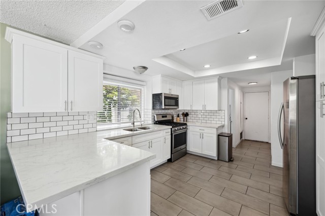 Detail Gallery Image 9 of 27 For 13138 Pan Am Bld, Moreno Valley,  CA 92553 - 3 Beds | 2/1 Baths