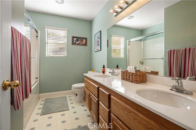 Detail Gallery Image 20 of 34 For 17942 Maplehurst Pl, Canyon Country,  CA 91387 - 3 Beds | 2/1 Baths