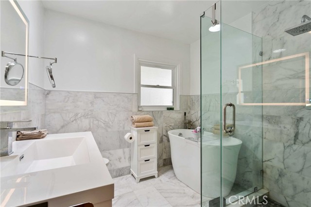 Detail Gallery Image 17 of 26 For 5910 W 77th Pl, Los Angeles,  CA 90045 - 4 Beds | 2 Baths