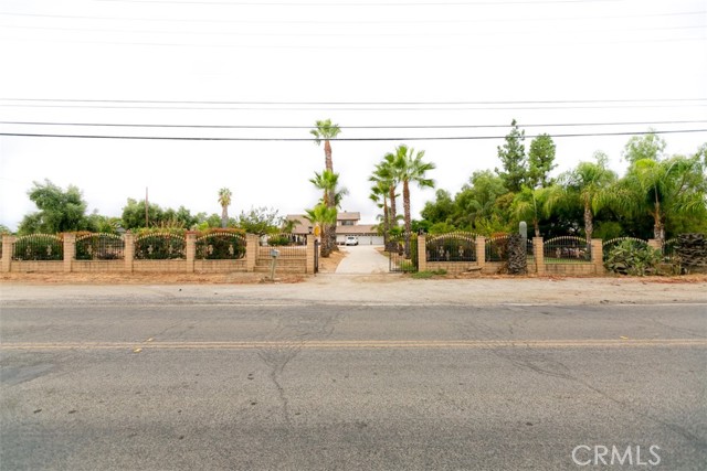 Detail Gallery Image 5 of 57 For 18281 Clark St, Perris,  CA 92570 - 4 Beds | 2/1 Baths