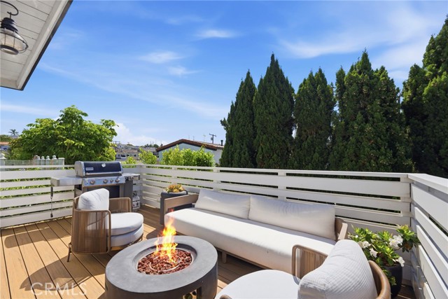 1002 3rd St, Hermosa Beach, California 90254, 4 Bedrooms Bedrooms, ,2 BathroomsBathrooms,Residential,For Sale,3rd St,SB26070138