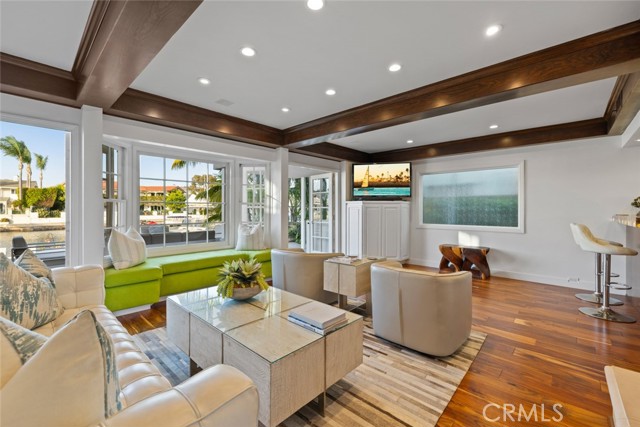 Detail Gallery Image 5 of 68 For 218 Evening Star Ln, Newport Beach,  CA 92660 - 5 Beds | 3/1 Baths