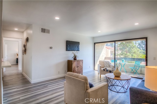 Detail Gallery Image 3 of 15 For 600 W 3rd St #A311,  Santa Ana,  CA 92701 - 2 Beds | 1 Baths