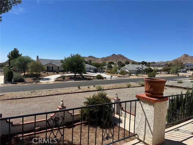 Detail Gallery Image 6 of 36 For 16485 Wintun Rd, Apple Valley,  CA 92307 - 5 Beds | 2/1 Baths