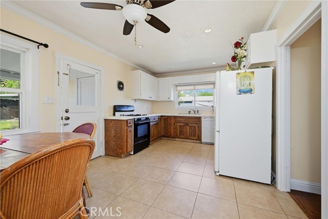 Detail Gallery Image 7 of 27 For 3440 Beach, Nice,  CA 95464 - 2 Beds | 1 Baths